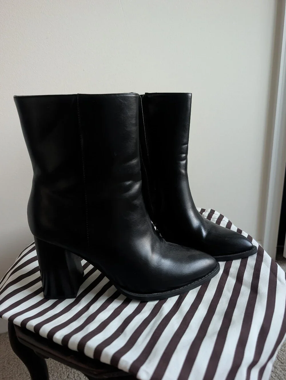Worthington sleek black